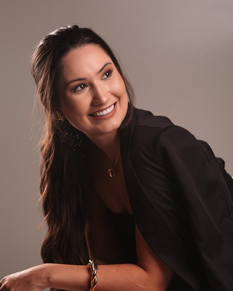Dra. Letícia Mazzutti sorrindo